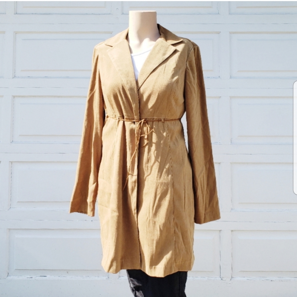 Amoretti Beige Duster with Siede Tie